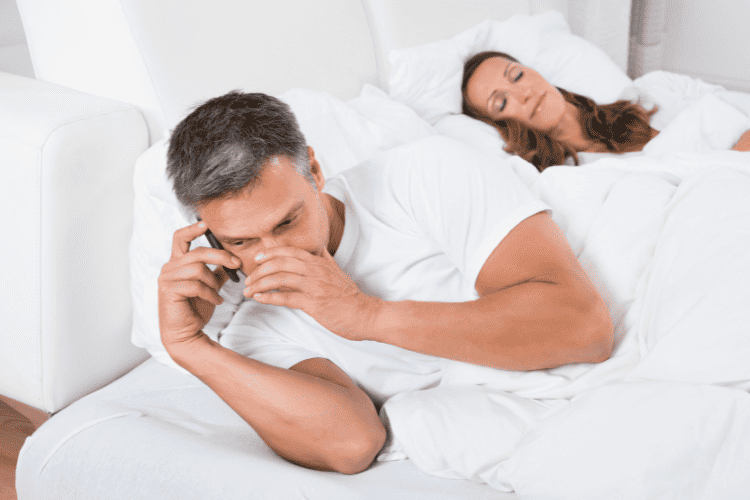 حکم رابطه تلفنی مرد متاهل با زن شوهردار
